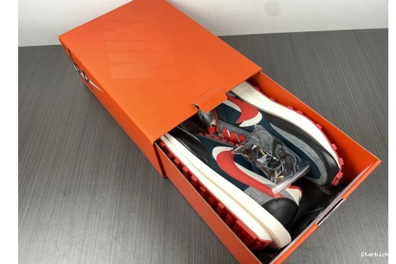 University Undercover LD sacai Red Nike DJ4877-300 Waffle 0319